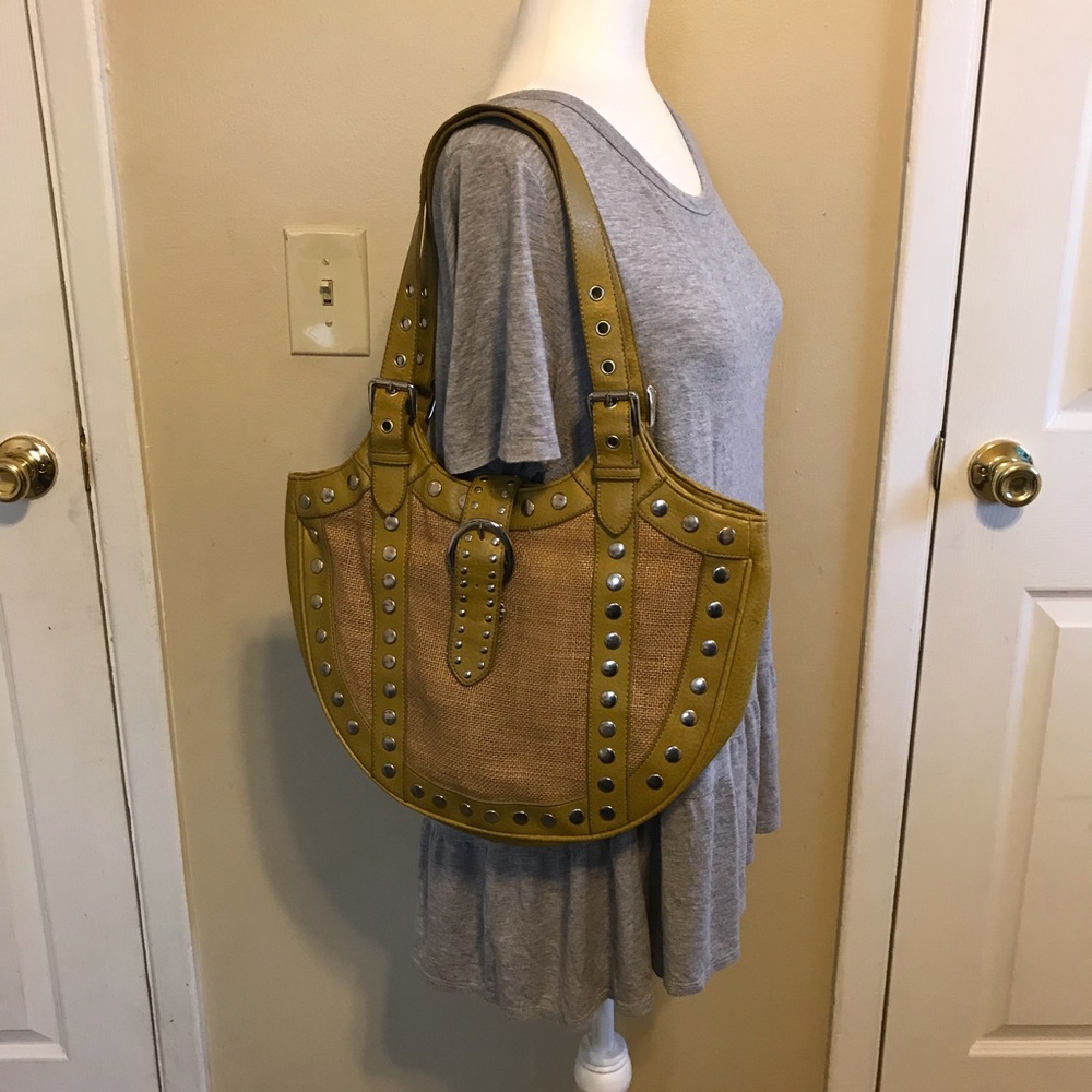 Beautiful purse. I didn’t see another like this.